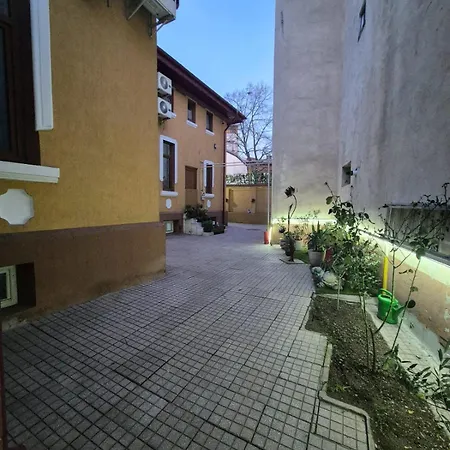 Boutique Old 5 * בוקרשט