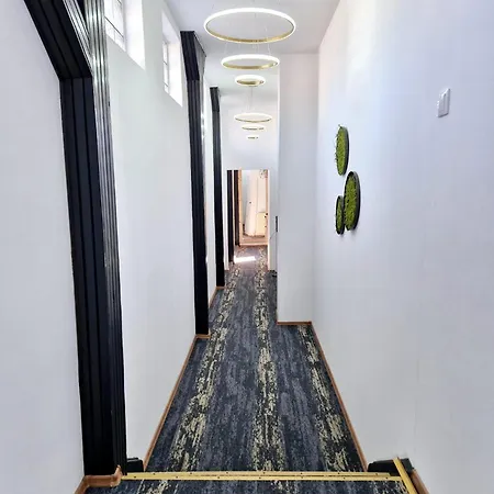 Boutique Old 5 *