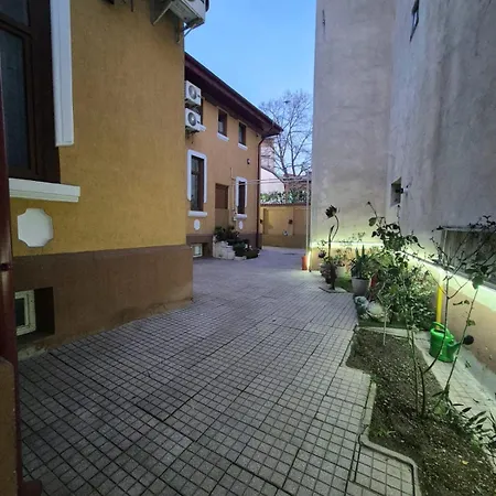 Boutique Old 5 Bucharest